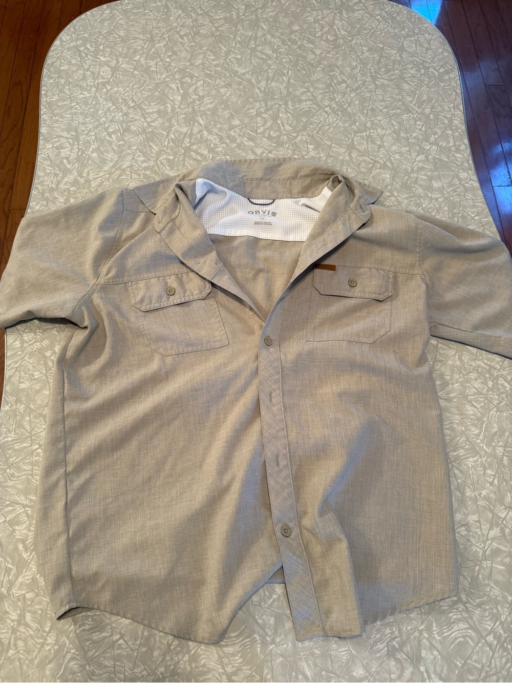 Orvis Men's Short-Sleeve Button Shirt in Light Khaki